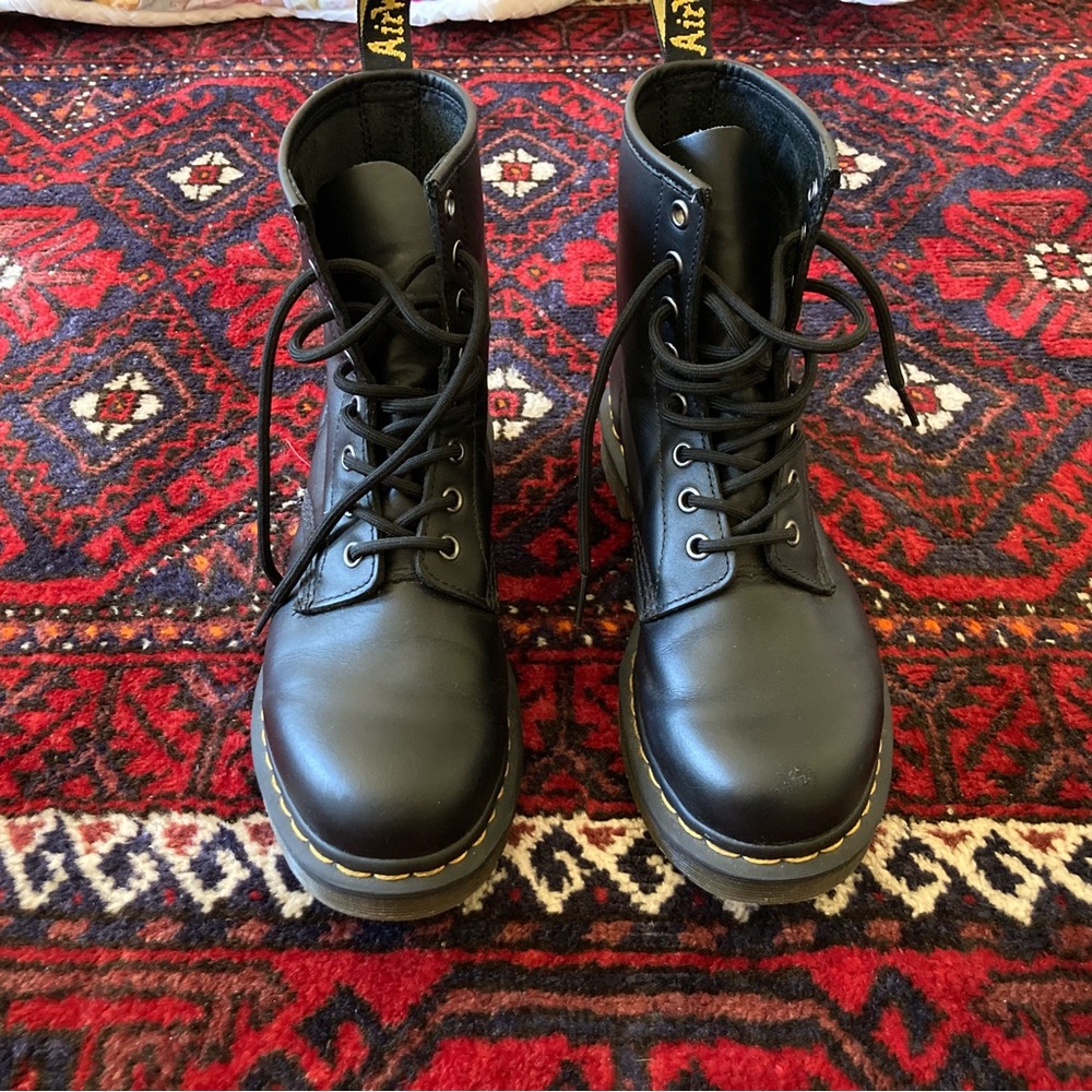 Dr. Martens 1460 WOMEN'S SMOOTH LEATHER LACE UP BOOTS size 8